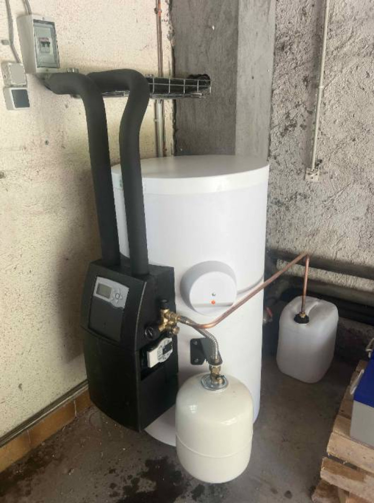 Installation d'un chauffe eau solaire Viessmann CESI à La Javie