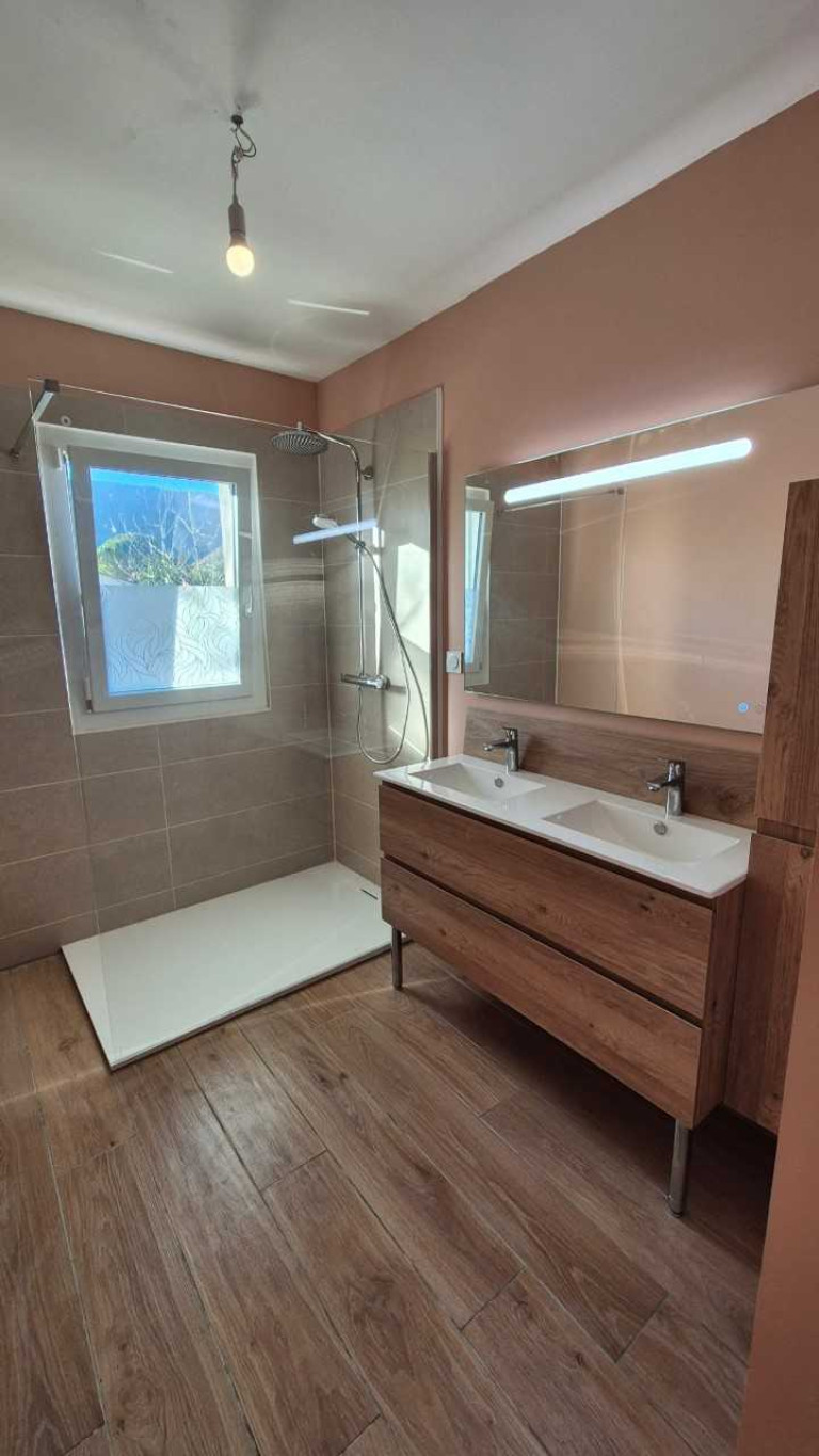 Rénovation complète d'une salle de bain à Le Brusquet