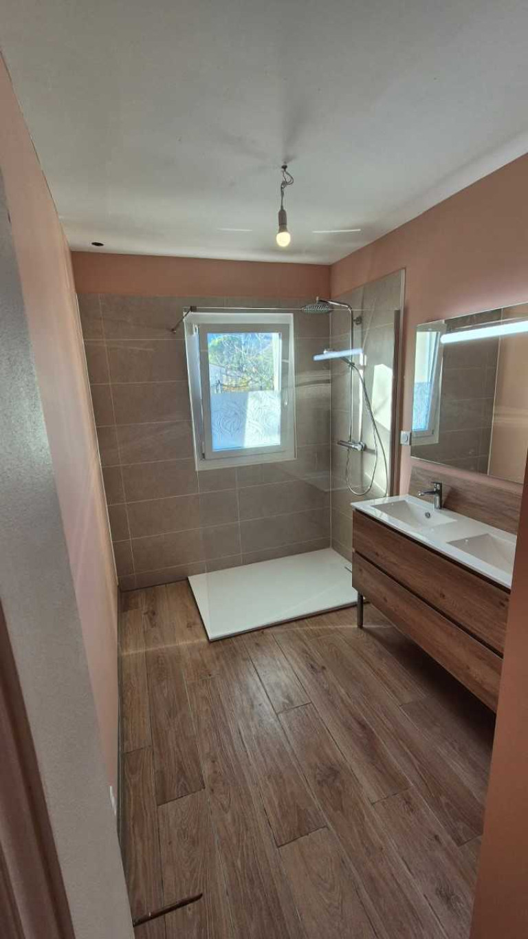 Rénovation complète d'une salle de bain à Le Brusquet