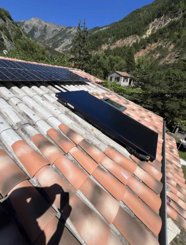 Installation d'un chauffe eau solaire Viessmann CESI à La Javie