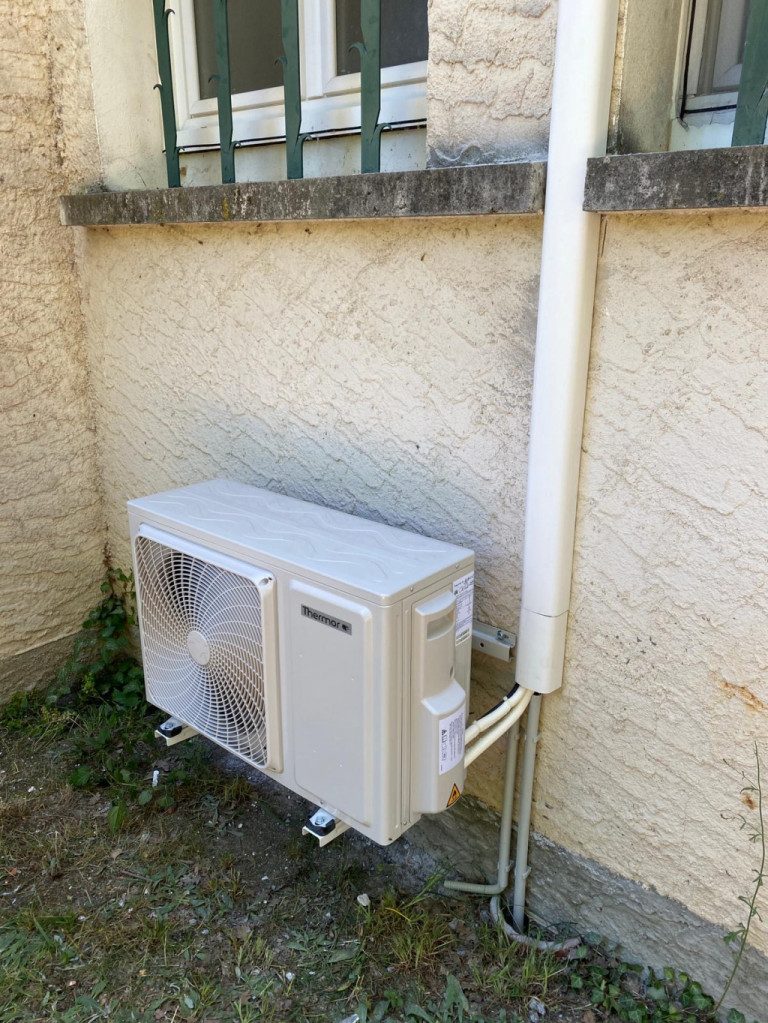 RGE QualiPAC - Installation d’une clim réversible (pompe à chaleur air/air) THERMOR à Digne-les-Bains